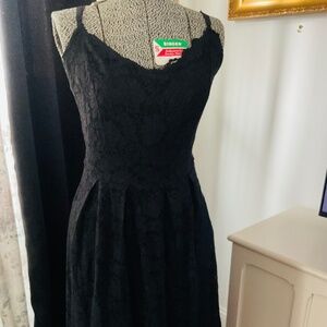 Atulewhi black lace dress